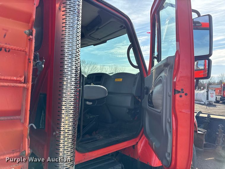 image for item DZ4319 2007 International 7400 dump truck