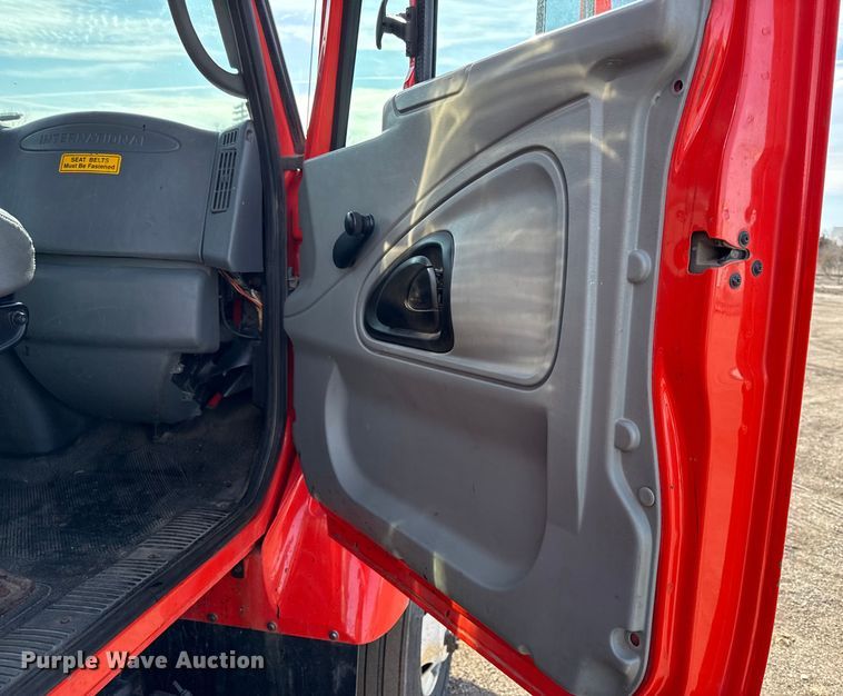 image for item DZ4319 2007 International 7400 dump truck