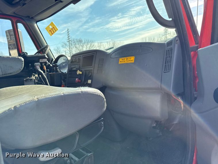 image for item DZ4319 2007 International 7400 dump truck