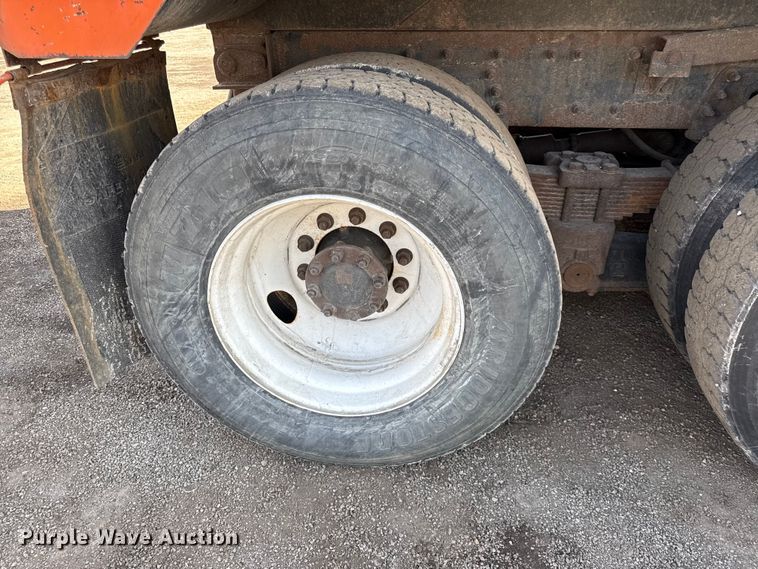 image for item DZ4319 2007 International 7400 dump truck