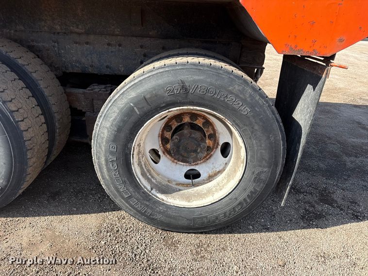 image for item DZ4319 2007 International 7400 dump truck