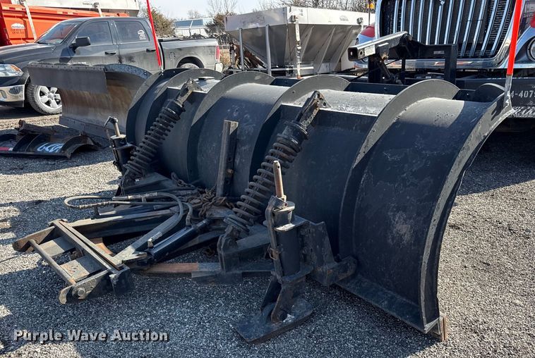 image for item DZ4321 2009 International SF525 dump truck