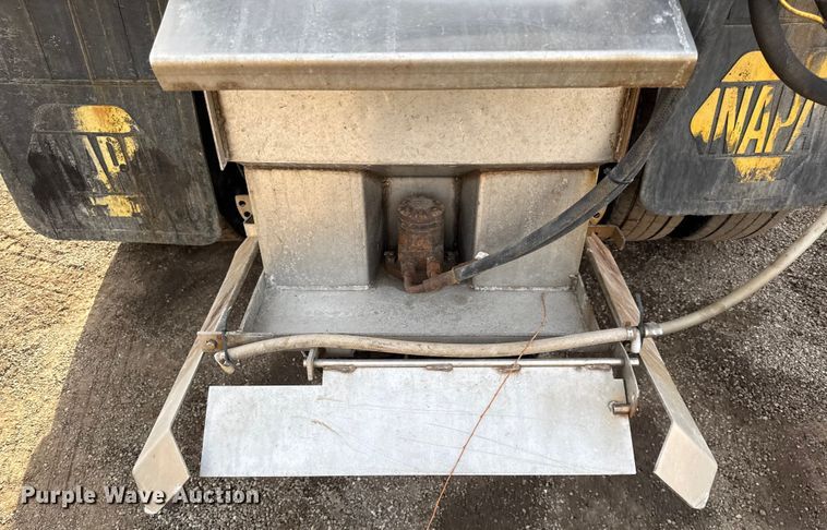 image for item DZ4322 2007 International 7400 dump truck