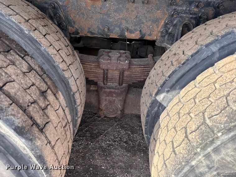 image for item DZ4322 2007 International 7400 dump truck