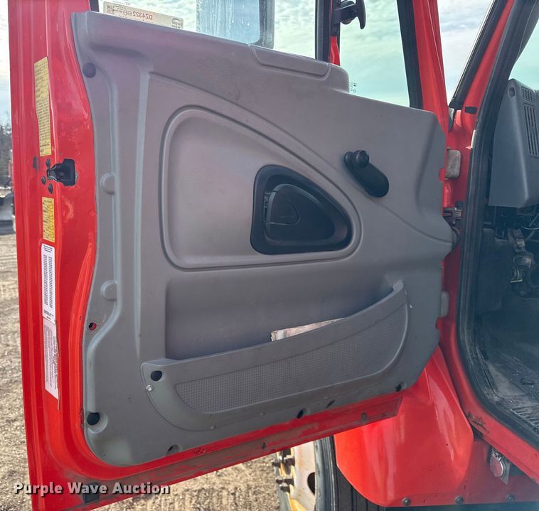 image for item DZ4322 2007 International 7400 dump truck