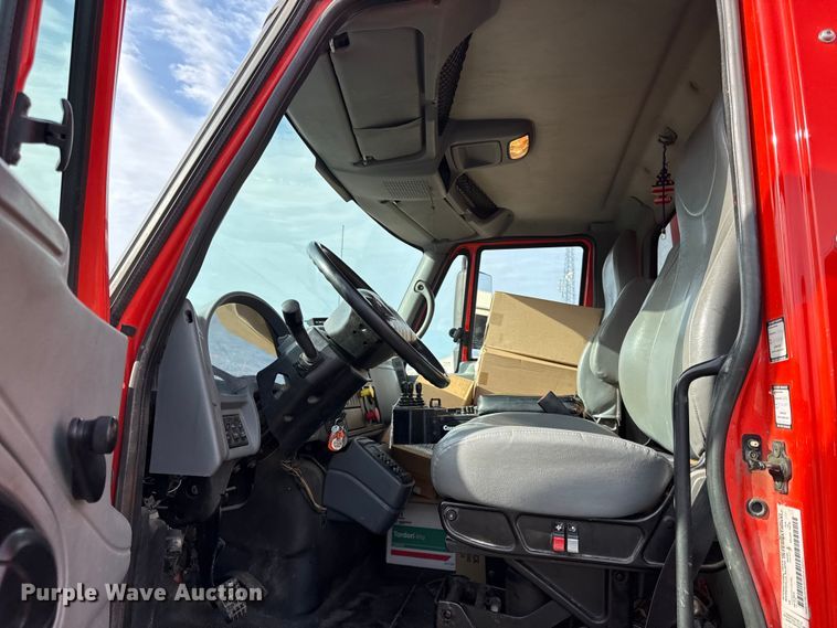 image for item DZ4322 2007 International 7400 dump truck