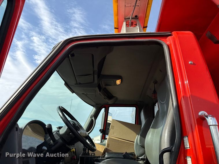 image for item DZ4322 2007 International 7400 dump truck