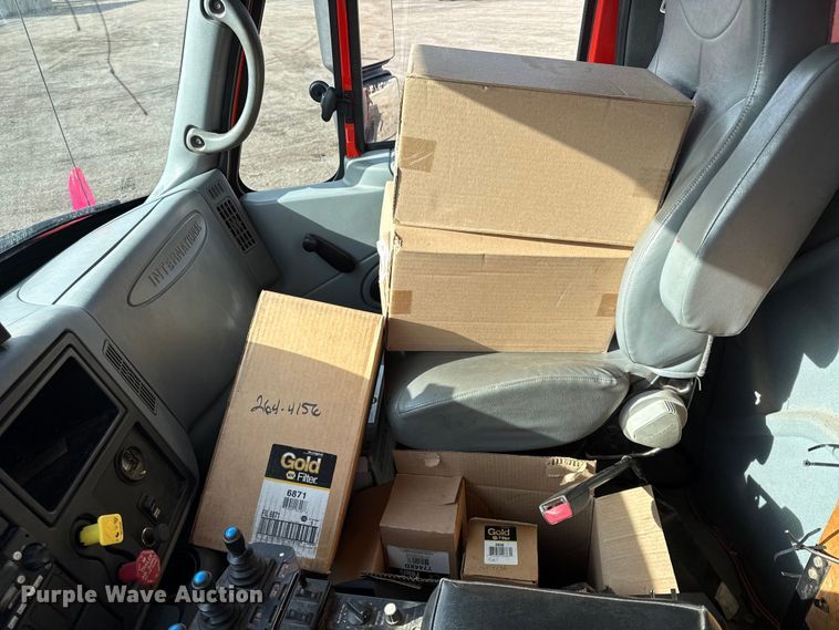 image for item DZ4322 2007 International 7400 dump truck