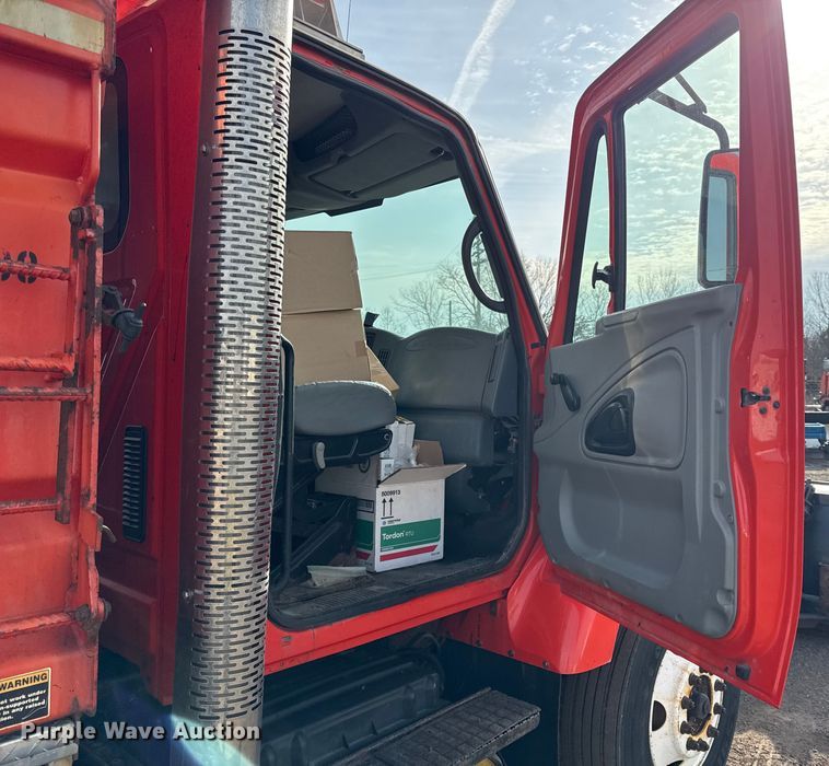 image for item DZ4322 2007 International 7400 dump truck