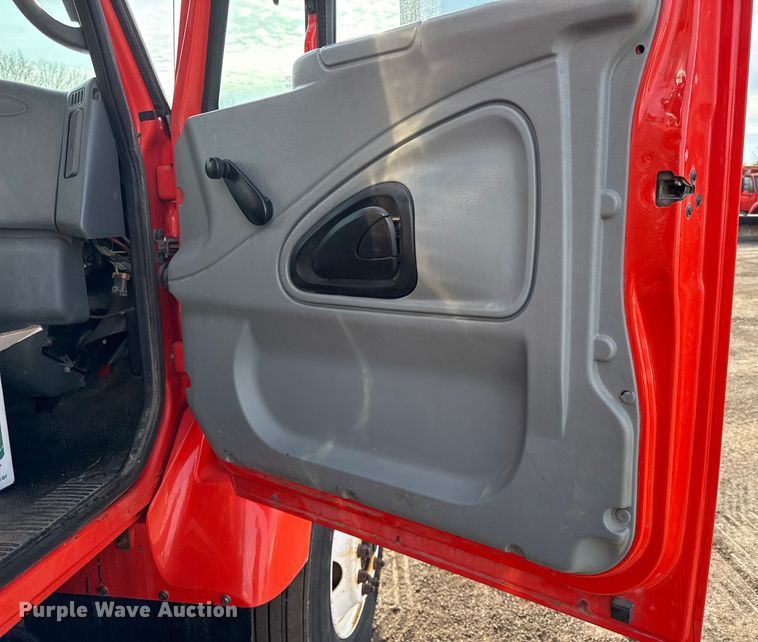 image for item DZ4322 2007 International 7400 dump truck