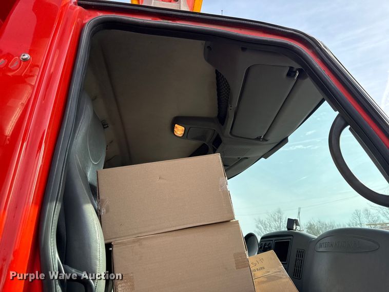 image for item DZ4322 2007 International 7400 dump truck