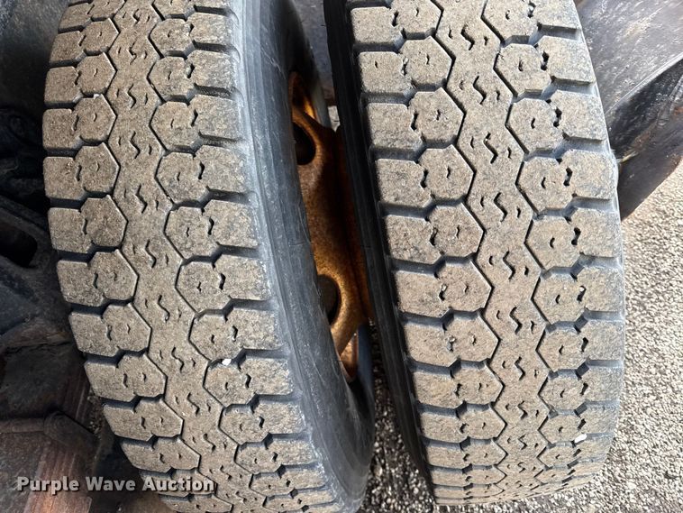 image for item DZ4322 2007 International 7400 dump truck