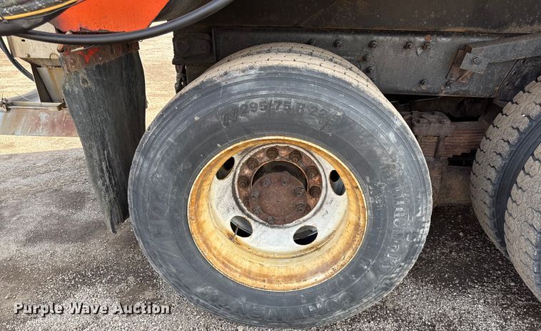 image for item DZ4322 2007 International 7400 dump truck