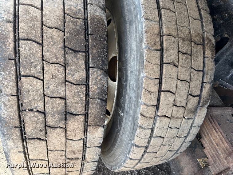 image for item DZ4322 2007 International 7400 dump truck