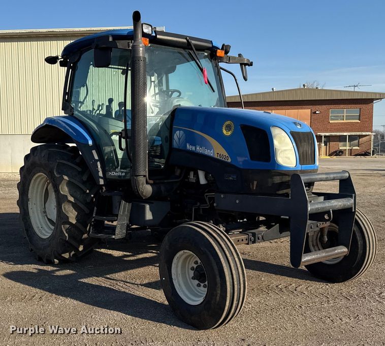 image for item DZ4323 2009 New Holland T6020 tractor