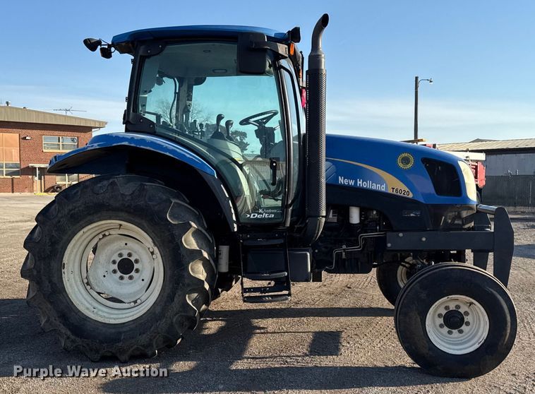 image for item DZ4323 2009 New Holland T6020 tractor