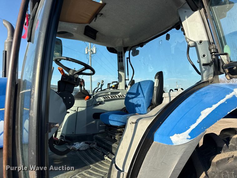 image for item DZ4323 2009 New Holland T6020 tractor