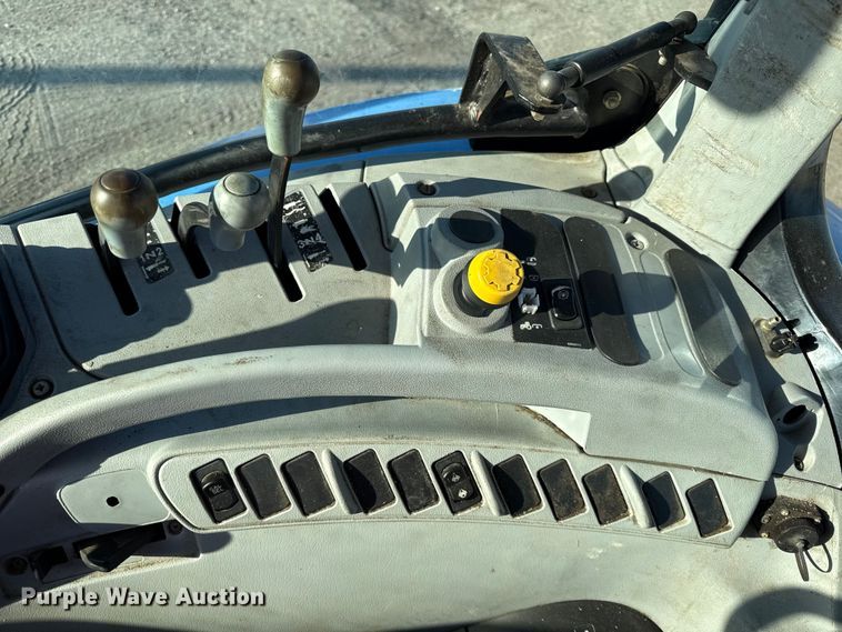 image for item DZ4323 2009 New Holland T6020 tractor