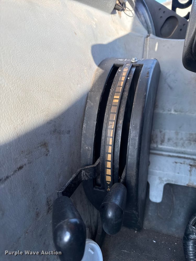 image for item DZ4323 2009 New Holland T6020 tractor