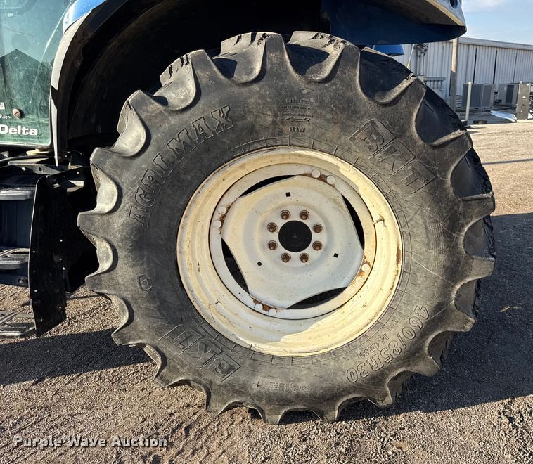 image for item DZ4323 2009 New Holland T6020 tractor