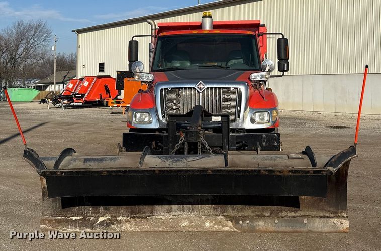 image for item DZ4324 2005 International 7400 dump truck