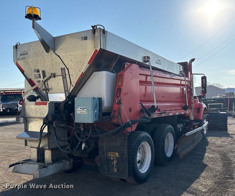 image for item DZ4324 2005 International 7400 dump truck