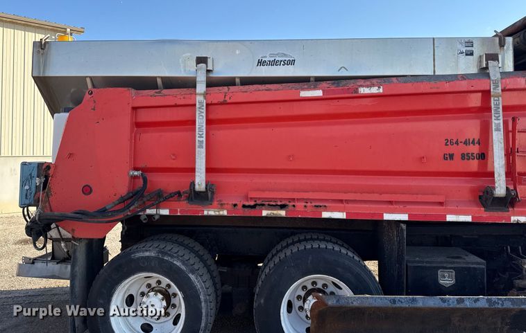 image for item DZ4324 2005 International 7400 dump truck