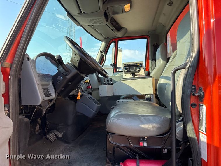 image for item DZ4324 2005 International 7400 dump truck