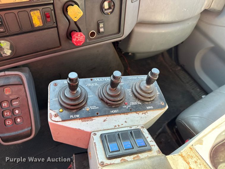 image for item DZ4324 2005 International 7400 dump truck