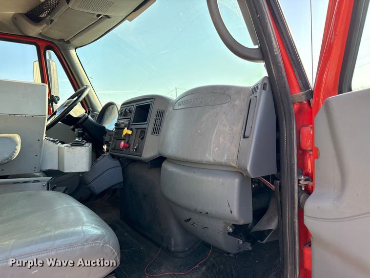 image for item DZ4324 2005 International 7400 dump truck