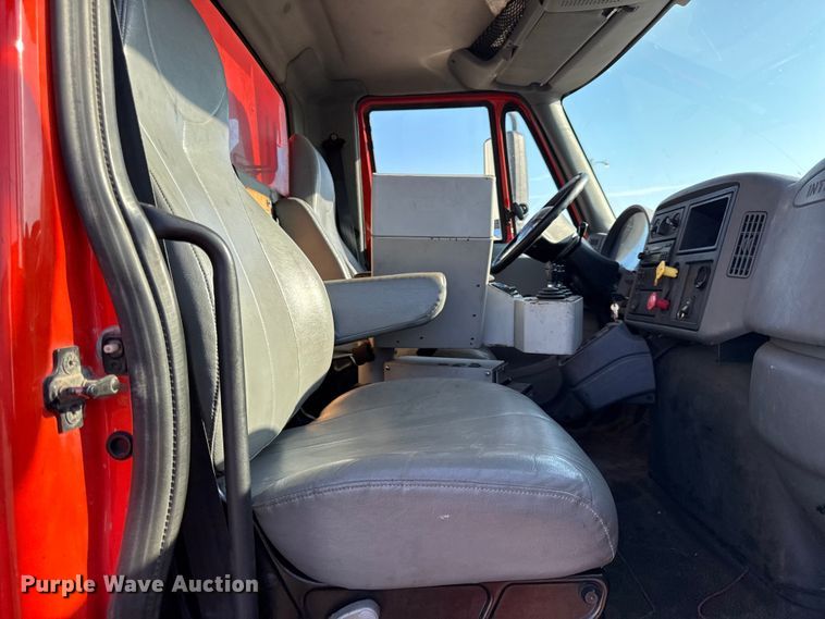 image for item DZ4324 2005 International 7400 dump truck