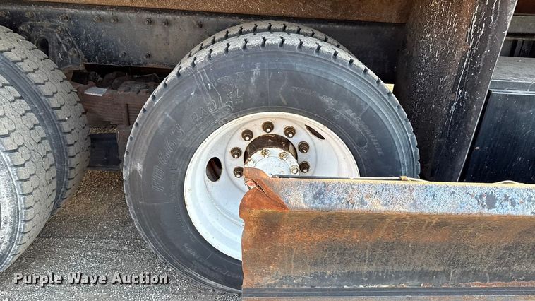 image for item DZ4324 2005 International 7400 dump truck