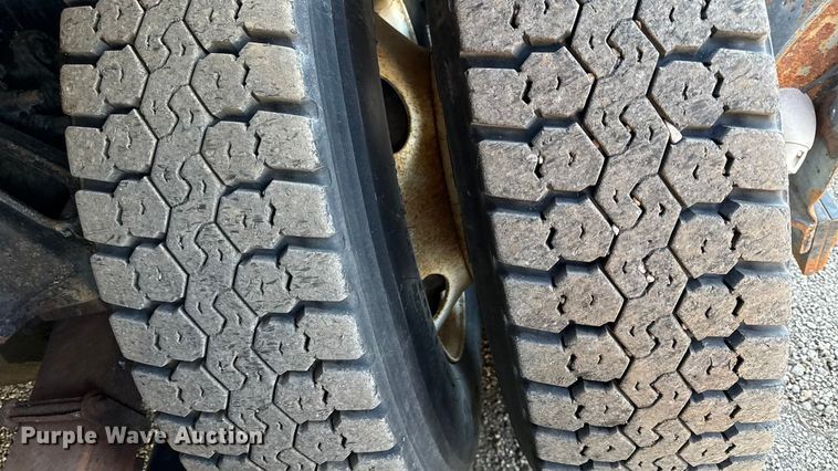 image for item DZ4324 2005 International 7400 dump truck