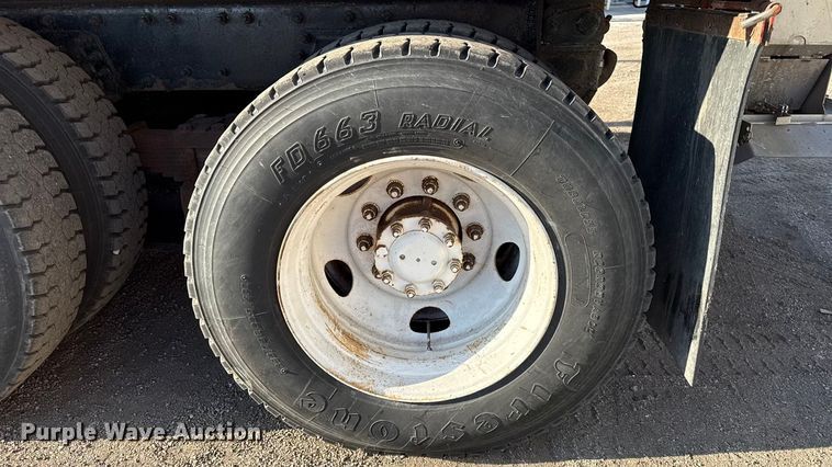 image for item DZ4324 2005 International 7400 dump truck