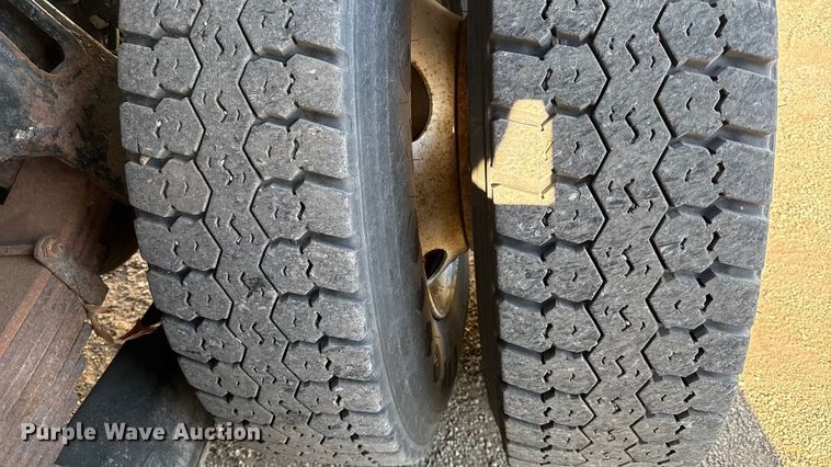 image for item DZ4324 2005 International 7400 dump truck