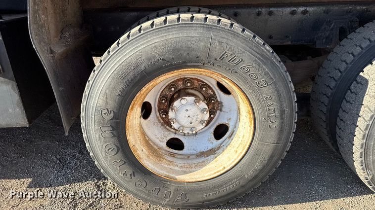 image for item DZ4324 2005 International 7400 dump truck