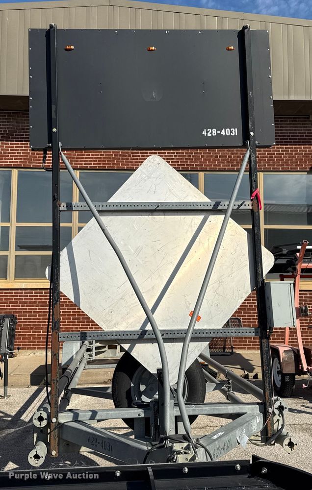 image for item DZ4326 2011 Trinity Vorteq crash attenuator trailer