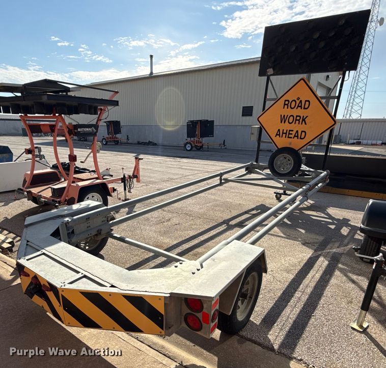 image for item DZ4326 2011 Trinity Vorteq crash attenuator trailer