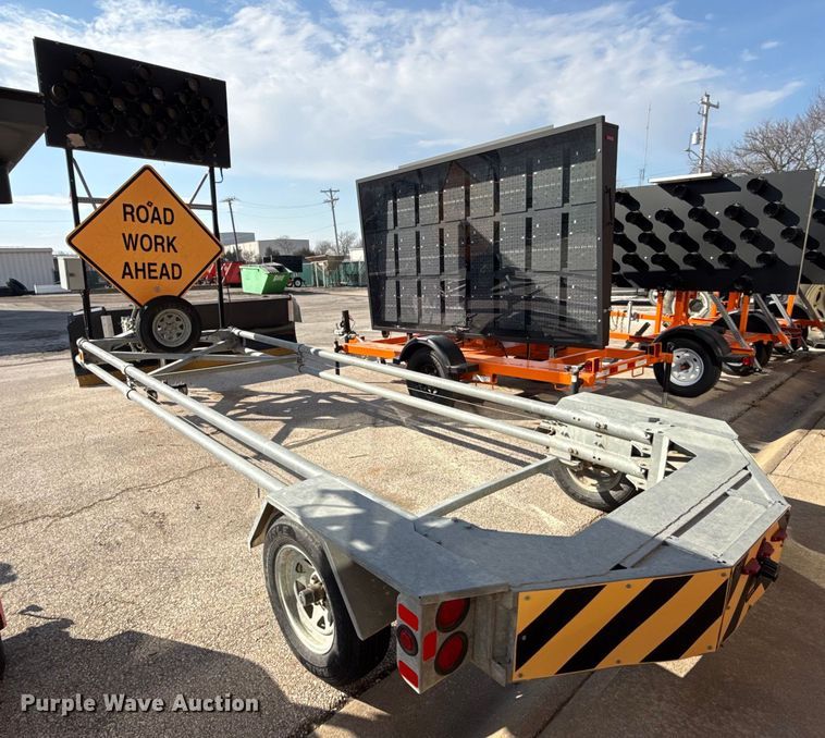 image for item DZ4326 2011 Trinity Vorteq crash attenuator trailer