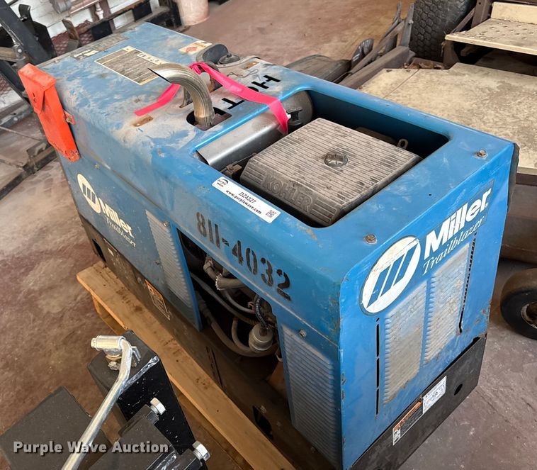 image for item DZ4327 2002 Miller Trailblazer welder/generator
