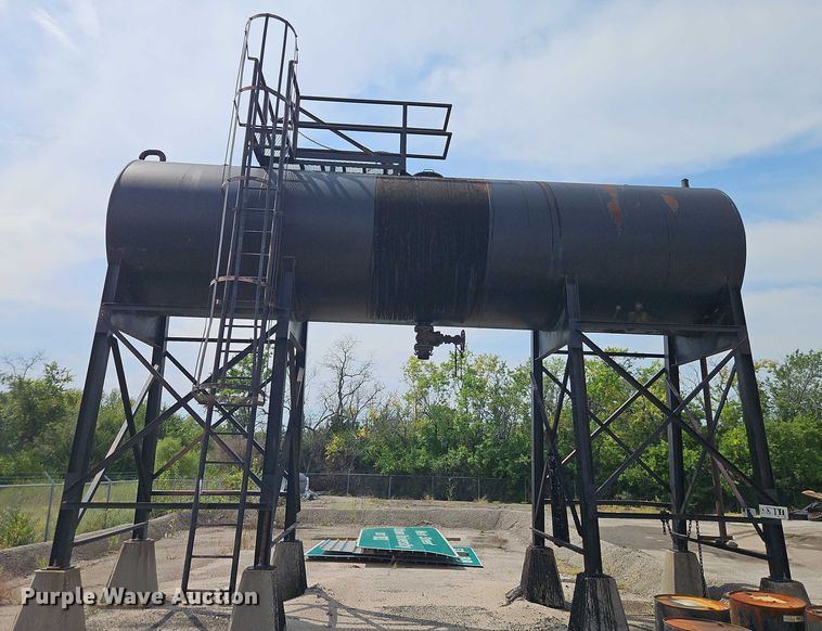 image for item EB8283 Asphalt storage tank