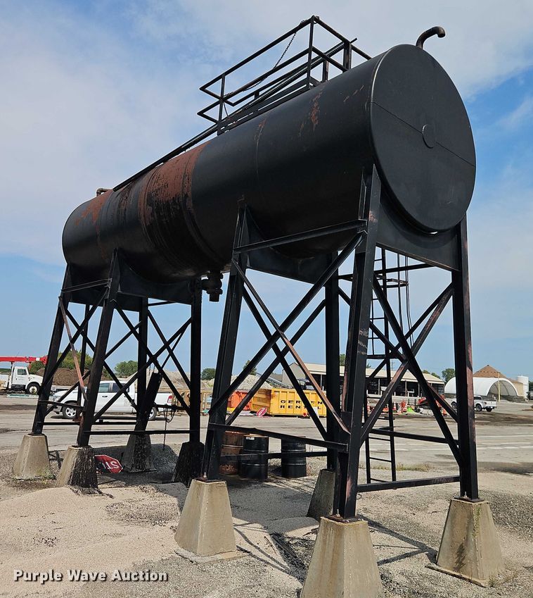 image for item EB8283 Asphalt storage tank