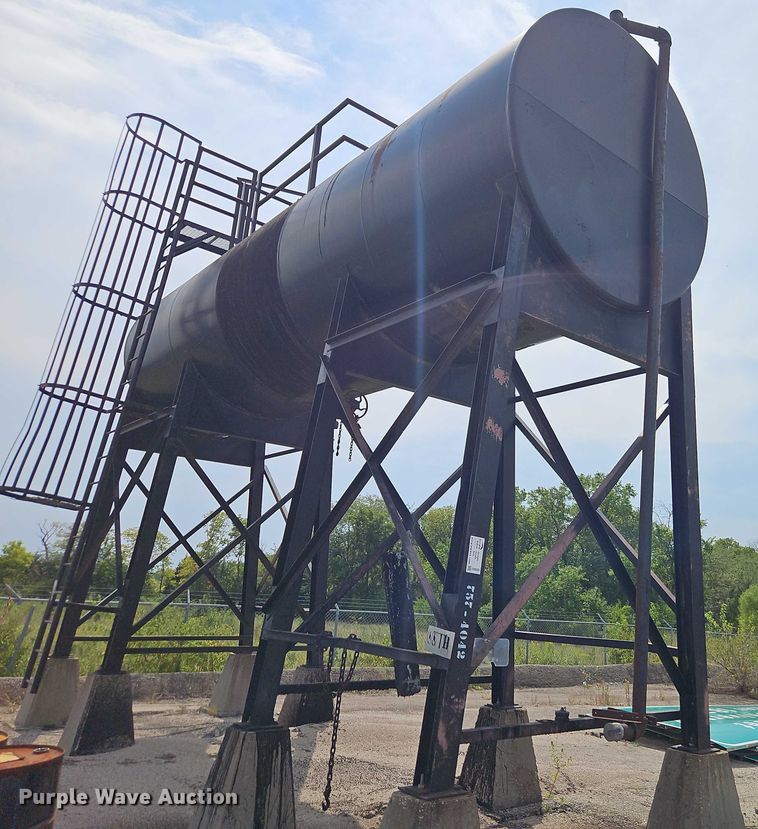 image for item EB8283 Asphalt storage tank