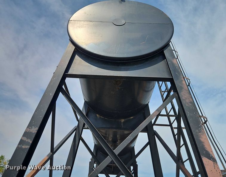 image for item EB8283 Asphalt storage tank