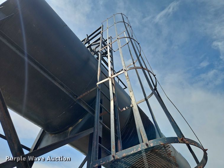 image for item EB8283 Asphalt storage tank