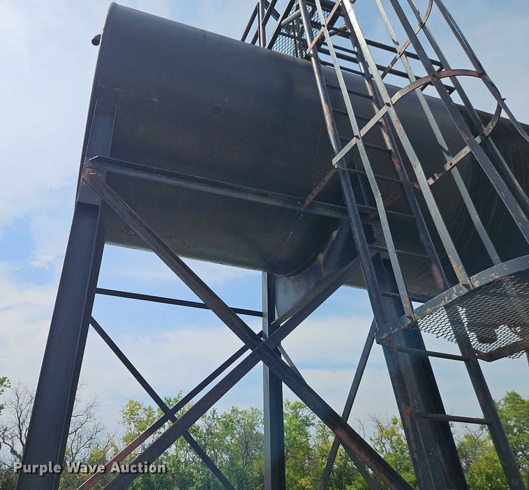image for item EB8283 Asphalt storage tank