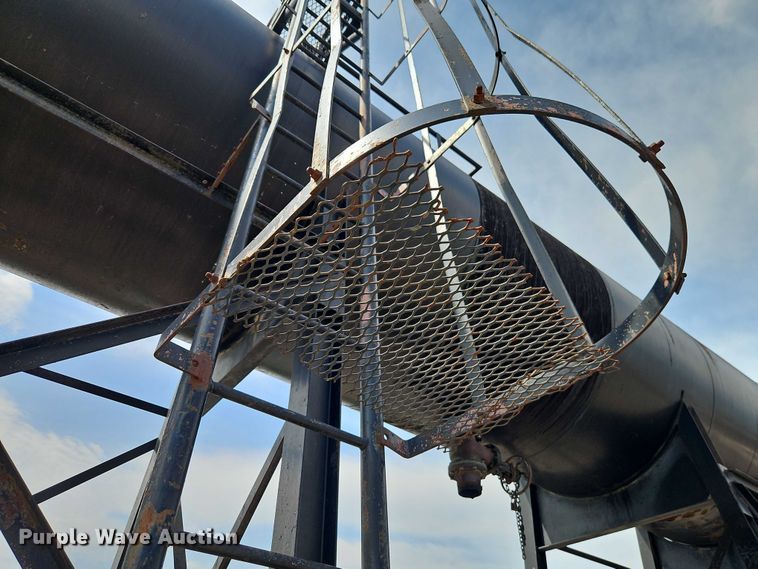 image for item EB8283 Asphalt storage tank