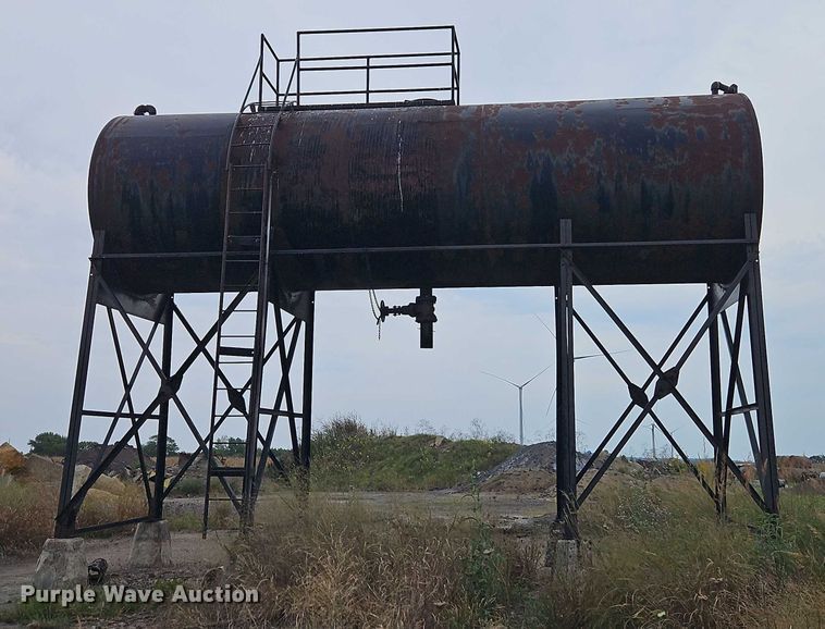 image for item EB8284 Asphalt storage tank