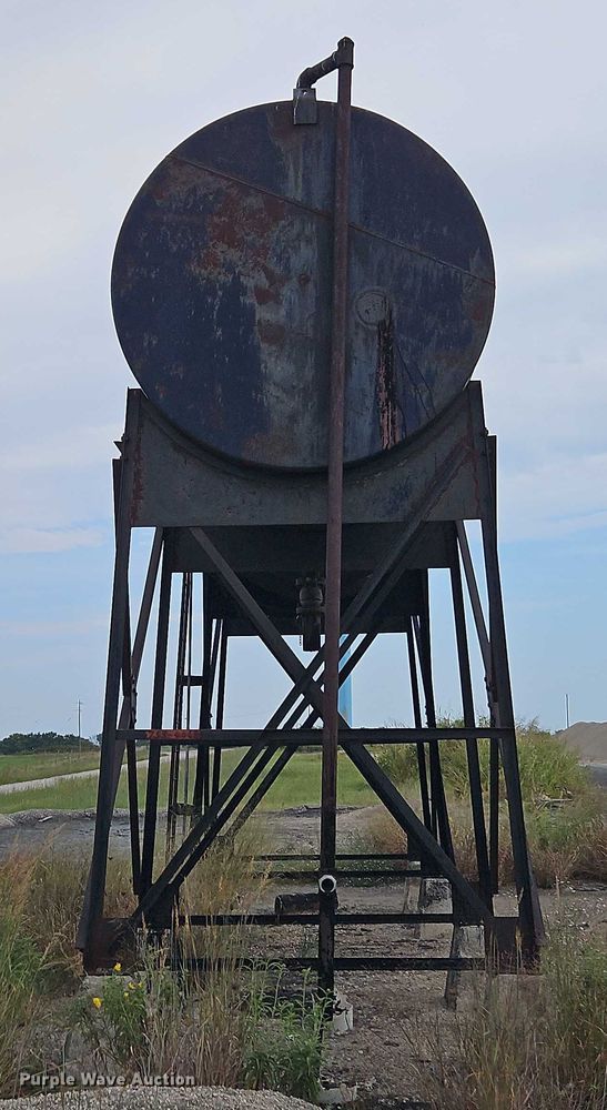 image for item EB8284 Asphalt storage tank
