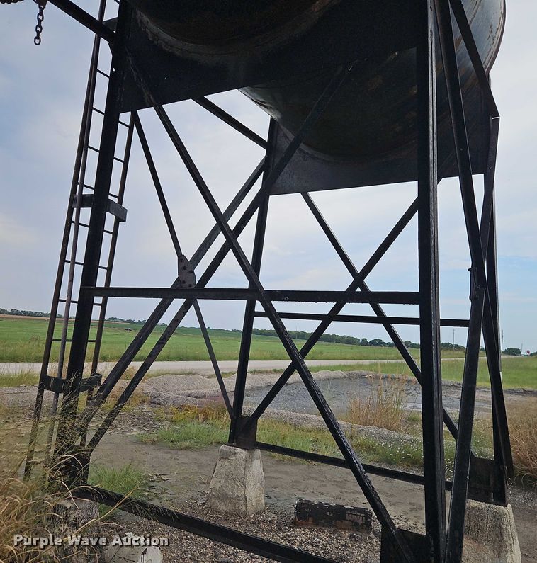 image for item EB8284 Asphalt storage tank